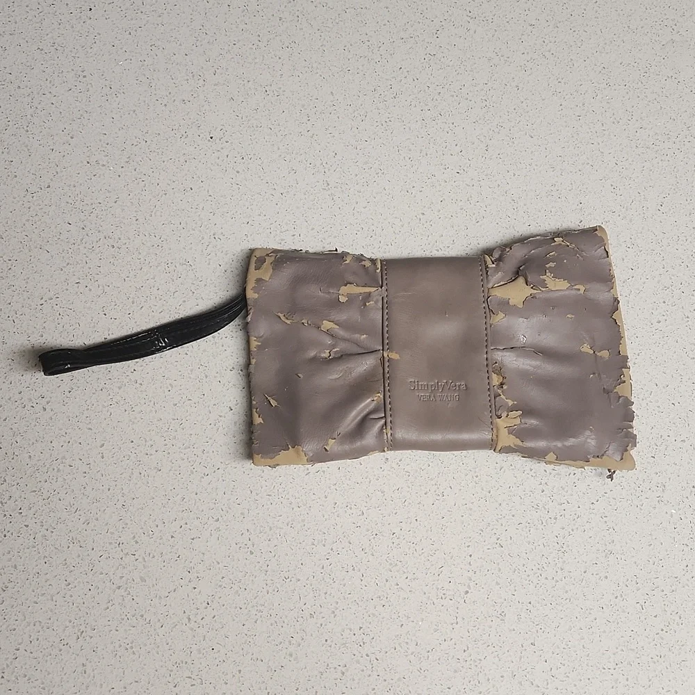 Simply Vera Vera Wang Lilac/Lavender Wrislet/Clutch with GemS